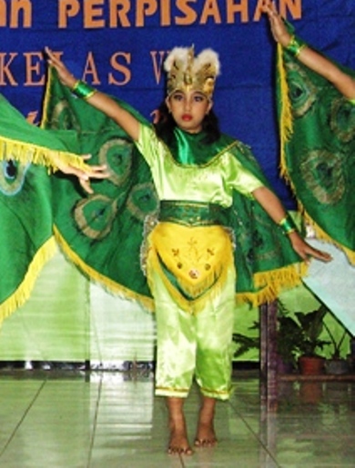 Mayla Q. als Dewi Gangga.