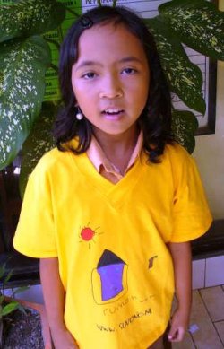 Lidia Wisnu Wijayanti in wereld-shirt