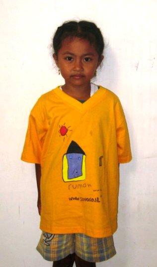 Yohana Mukti in wereld-shirt